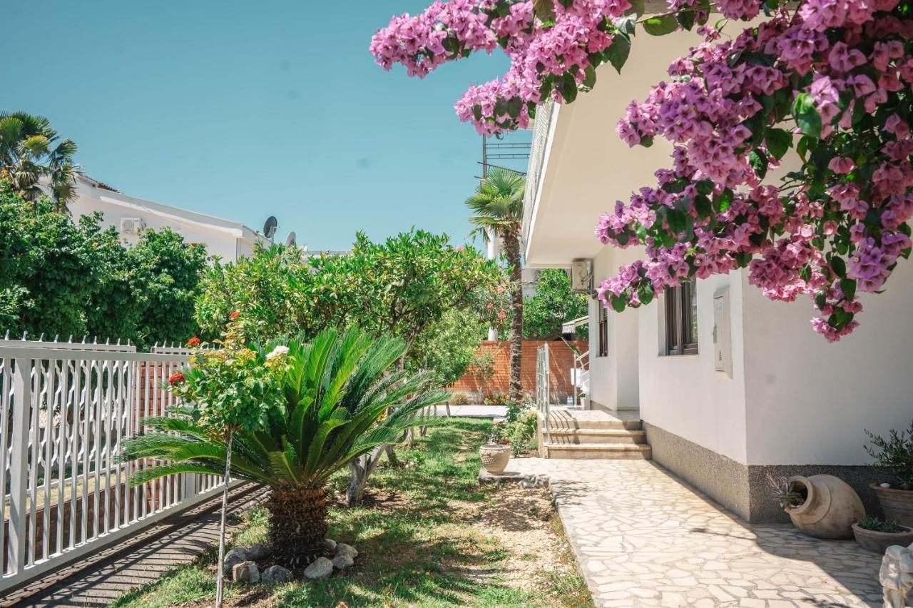 Vila Adriatik Hotel Ulcinj Exterior photo