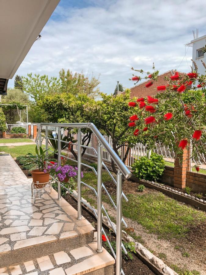 Vila Adriatik Hotel Ulcinj Exterior photo